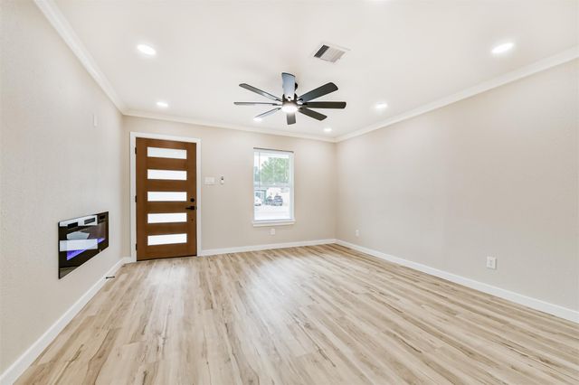 5527 Lakefield Drive, Houston, TX 77033