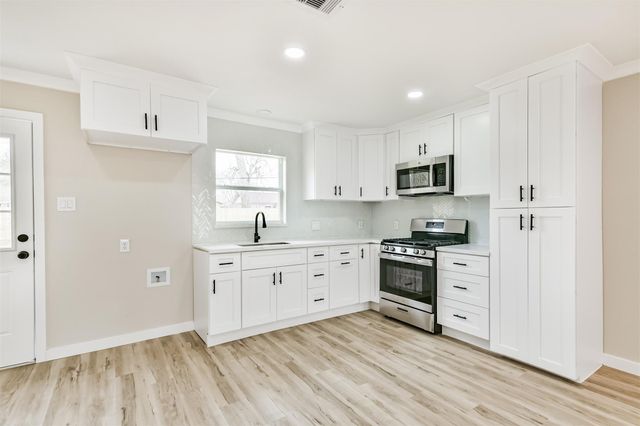 5527 Lakefield Drive, Houston, TX 77033