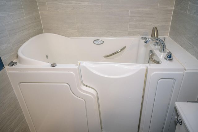 104500 Overseas Hwy Apt B204, Key Largo, FL 33037