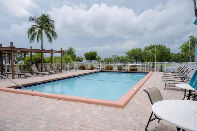 104500 Overseas Hwy Apt B204, Key Largo, FL 33037