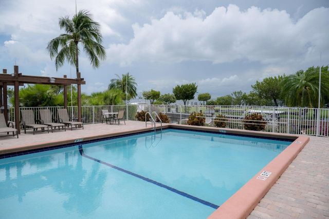 104500 Overseas Hwy Apt B204, Key Largo, FL 33037