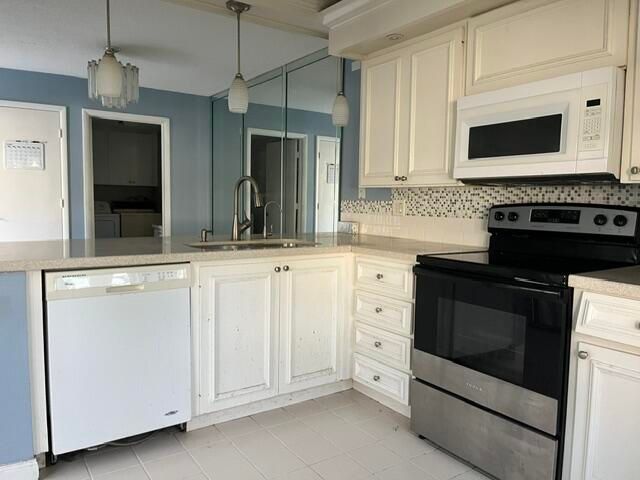 11 AMHERST Court D, Royal Palm Beach, FL 33411
