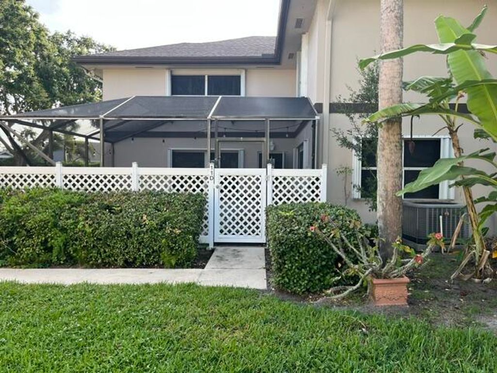 11 AMHERST Court D, Royal Palm Beach, FL 33411