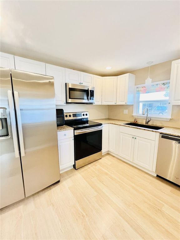 Image 11 of property listing at 6506 NEBRASKA STREET, Bradenton, FL 34207