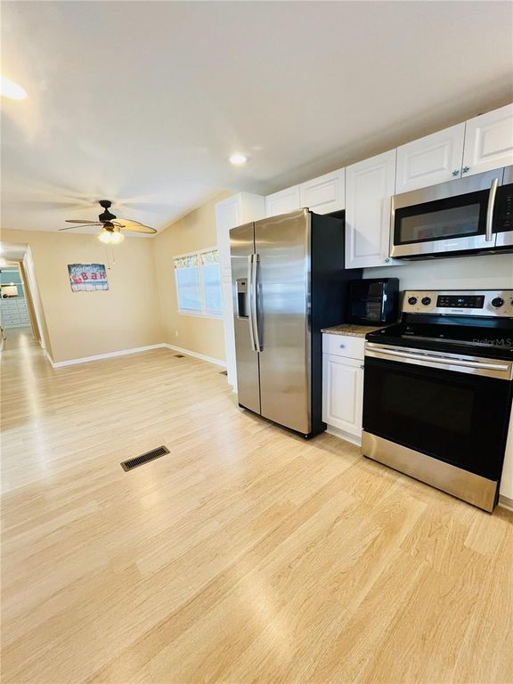 Image 4 of property listing at 6506 NEBRASKA STREET, Bradenton, FL 34207