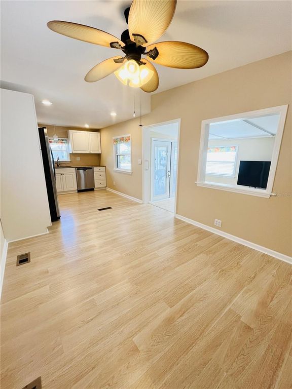 Image 5 of property listing at 6506 NEBRASKA STREET, Bradenton, FL 34207