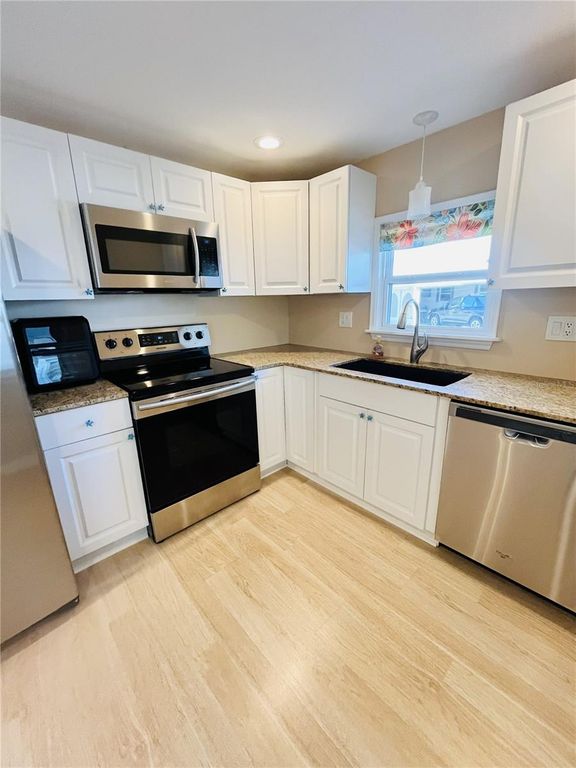 Image 8 of property listing at 6506 NEBRASKA STREET, Bradenton, FL 34207