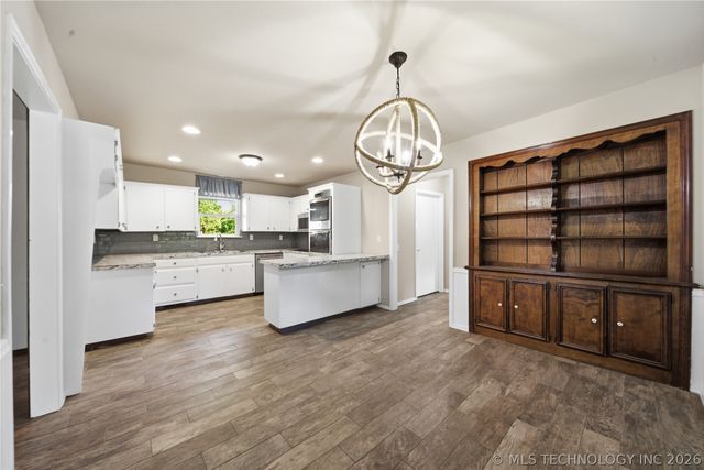 971 Wood Lake Drive, Sand Springs, OK 74063