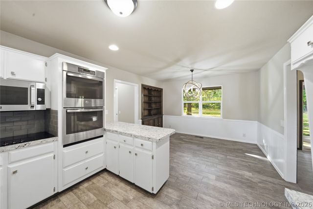971 Wood Lake Drive, Sand Springs, OK 74063