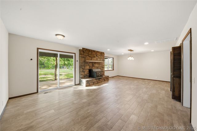 971 Wood Lake Drive, Sand Springs, OK 74063