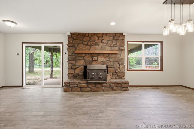 971 Wood Lake Drive, Sand Springs, OK 74063