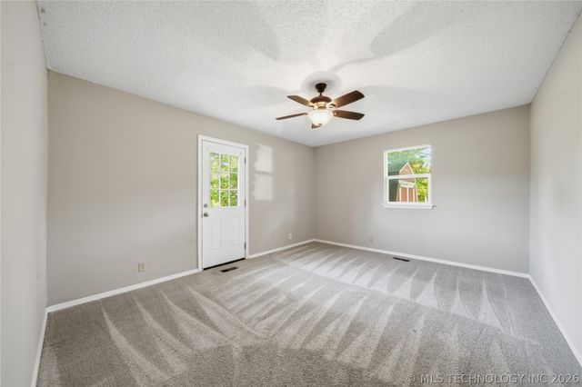 971 Wood Lake Drive, Sand Springs, OK 74063