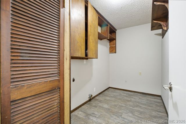 971 Wood Lake Drive, Sand Springs, OK 74063