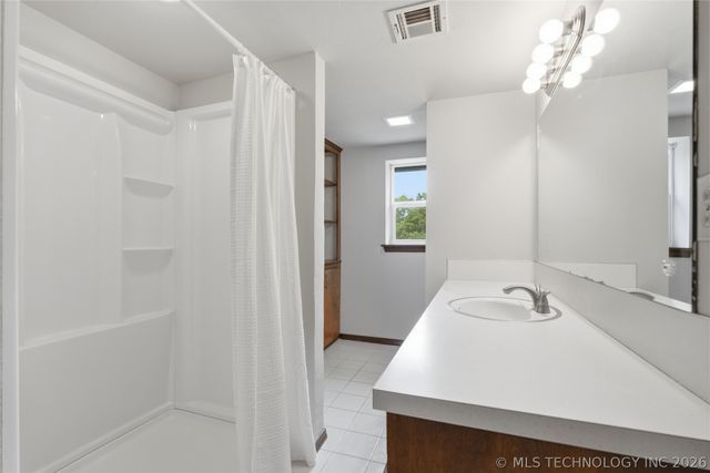 971 Wood Lake Drive, Sand Springs, OK 74063