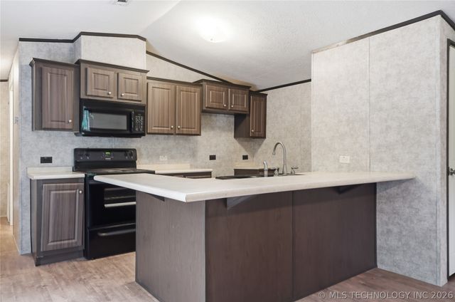 971 Wood Lake Drive, Sand Springs, OK 74063