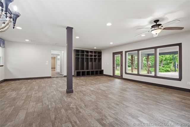 971 Wood Lake Drive, Sand Springs, OK 74063