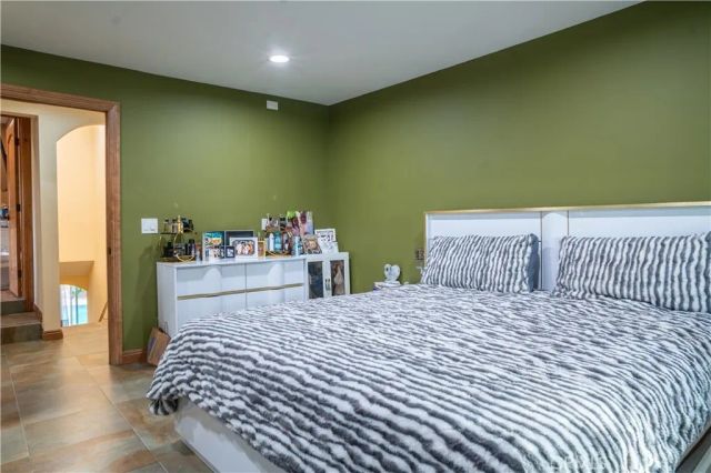6930 Balcom, Reseda, CA 91335