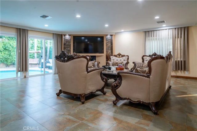 6930 Balcom, Reseda, CA 91335