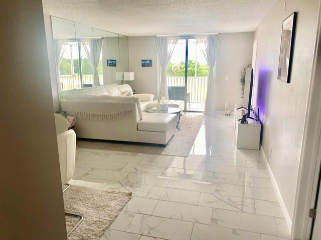 5500 NW 2nd Avenue 418, Boca Raton, FL 33487