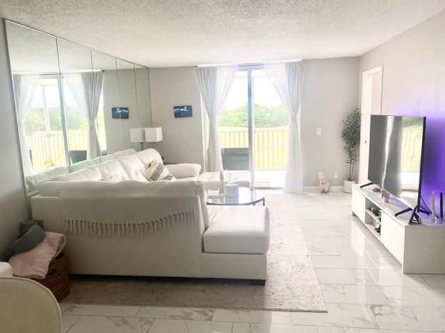 5500 NW 2nd Avenue 418, Boca Raton, FL 33487