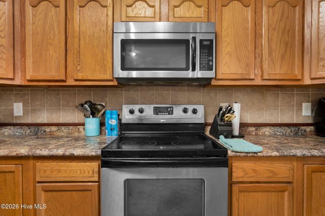 413 Little Creek Court, Jacksonville, NC 28546