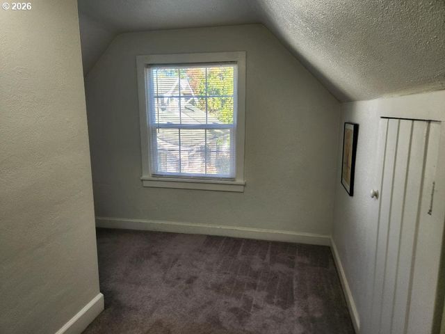 415 Se ROBERTS Ave, Gresham, OR 97080