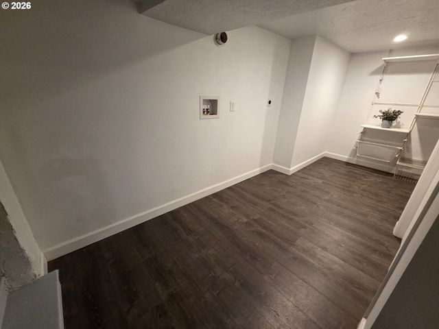 415 Se ROBERTS Ave, Gresham, OR 97080