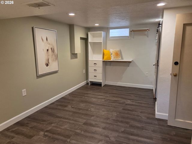 415 Se ROBERTS Ave, Gresham, OR 97080