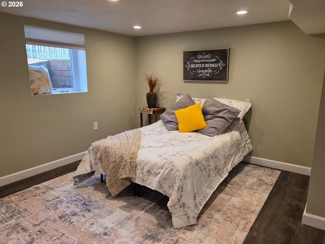 415 Se ROBERTS Ave, Gresham, OR 97080