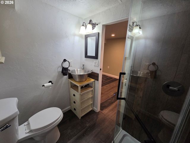 415 Se ROBERTS Ave, Gresham, OR 97080