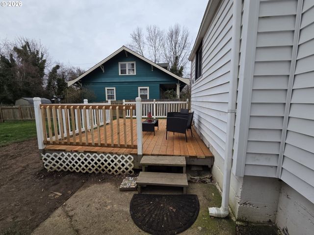 415 Se ROBERTS Ave, Gresham, OR 97080