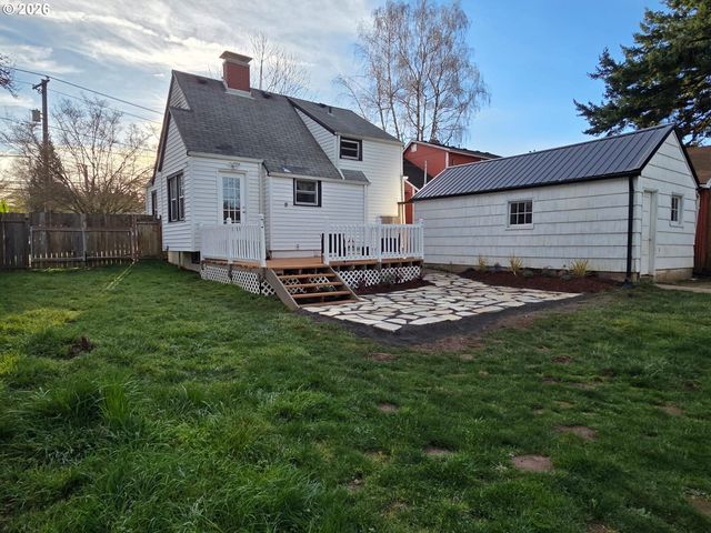 415 Se ROBERTS Ave, Gresham, OR 97080