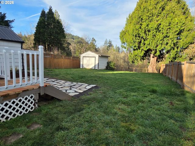 415 Se ROBERTS Ave, Gresham, OR 97080