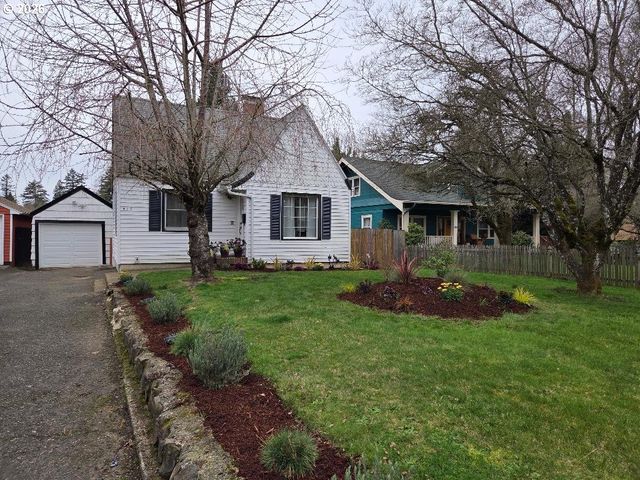 415 Se ROBERTS Ave, Gresham, OR 97080