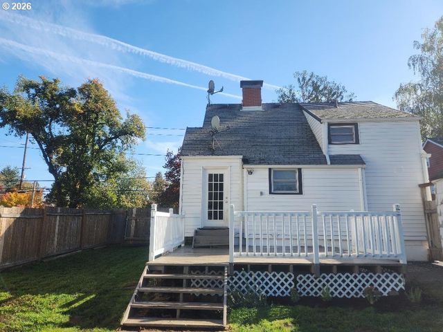 415 Se ROBERTS Ave, Gresham, OR 97080