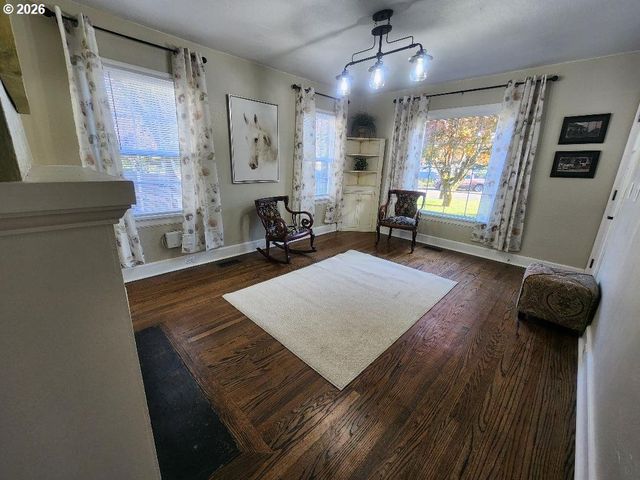 415 Se ROBERTS Ave, Gresham, OR 97080