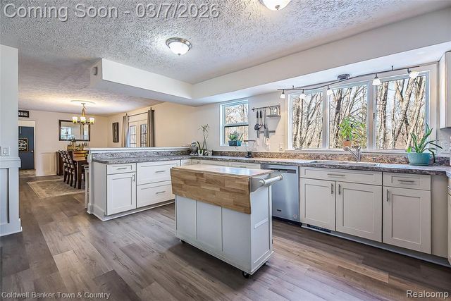 1890 Hidden Valley Road, Howell, MI 48843