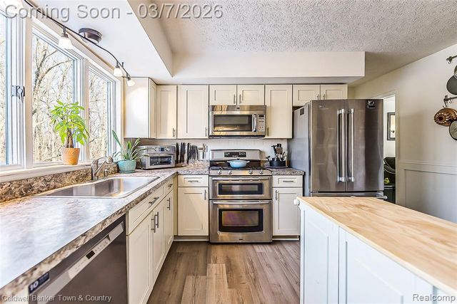 1890 Hidden Valley Road, Howell, MI 48843