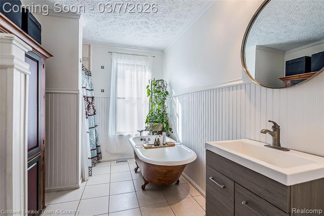 1890 Hidden Valley Road, Howell, MI 48843