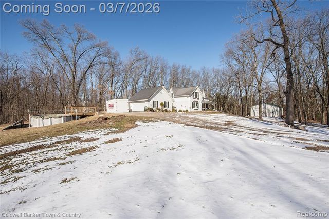 1890 Hidden Valley Road, Howell, MI 48843
