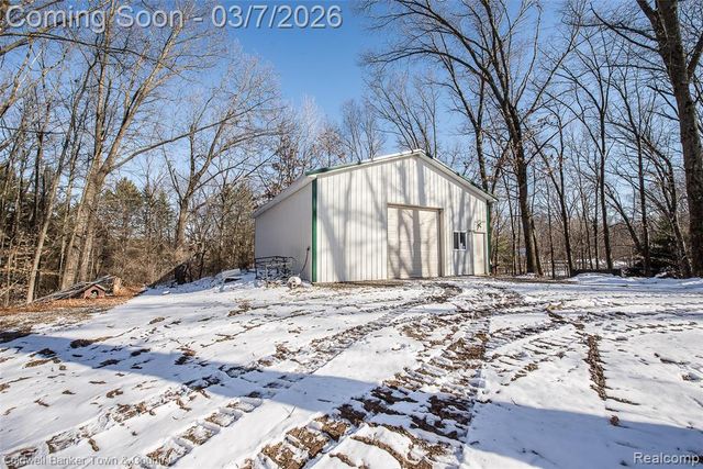 1890 Hidden Valley Road, Howell, MI 48843