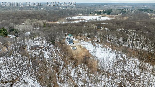1890 Hidden Valley Road, Howell, MI 48843
