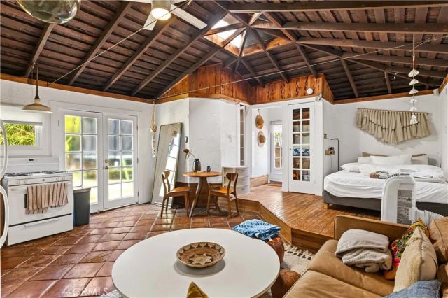 3570 Colonial Avenue, Los Angeles, CA 90066