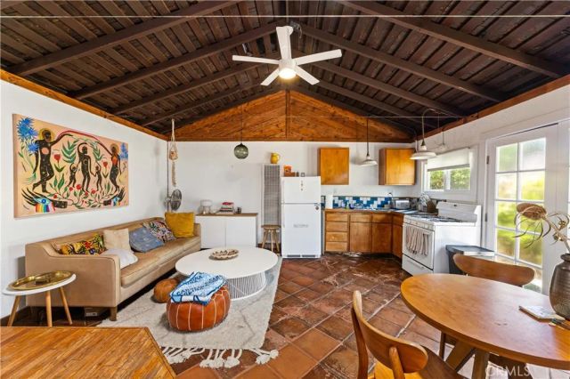 3570 Colonial Avenue, Los Angeles, CA 90066