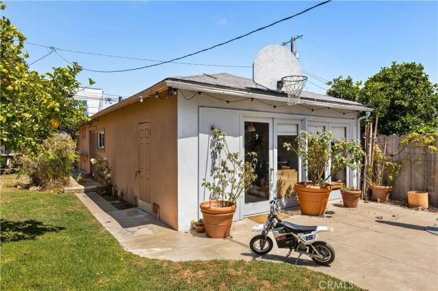 3570 Colonial Avenue, Los Angeles, CA 90066