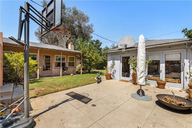 3570 Colonial Avenue, Los Angeles, CA 90066