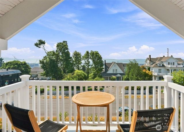 2329 Rucker Avenue, Everett, WA 98201