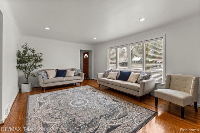 835 S Silvery Lane, Dearborn, MI 48124