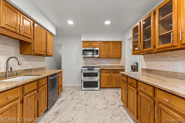 835 S Silvery Lane, Dearborn, MI 48124