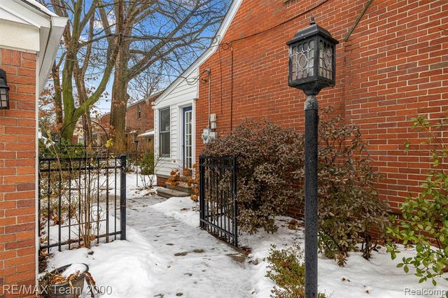 835 S Silvery Lane, Dearborn, MI 48124